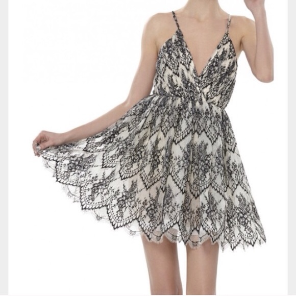 Offers welcome || Alice + Olivia Cara Dress - Picture 4 of 6